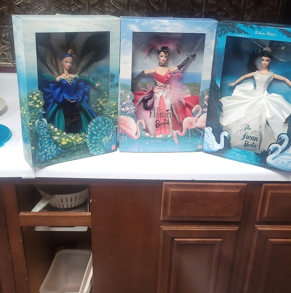 The Swan Barbie doll, part of the Birds of Beauty Collection (Third in Series) - Picture 9 of 9